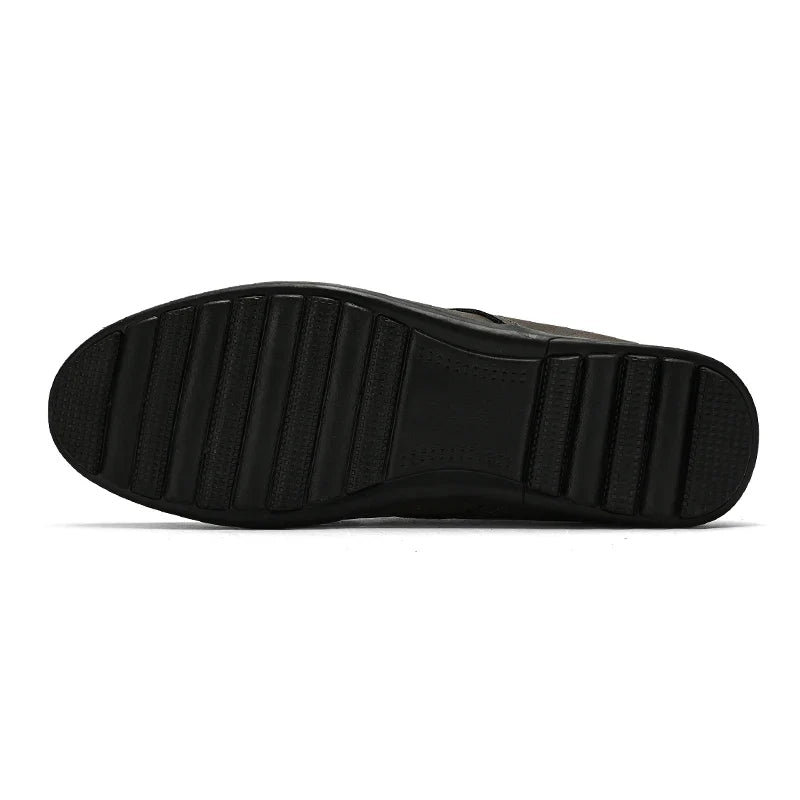 Men's leather shoes soft soles four seasons plus size casual leather shoes fashion trendy youth party Versatile driving shoes