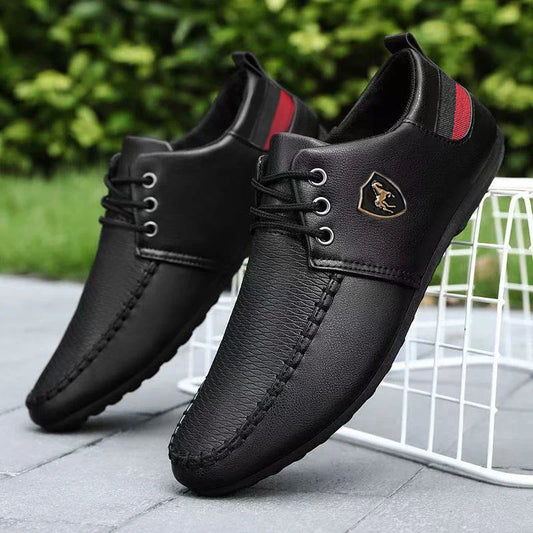 Mocassim masculino, com detalhes em preto e vermelho - modelo baixo com cadarço, forro de tecido respirável e sola durável de PVC, adequado