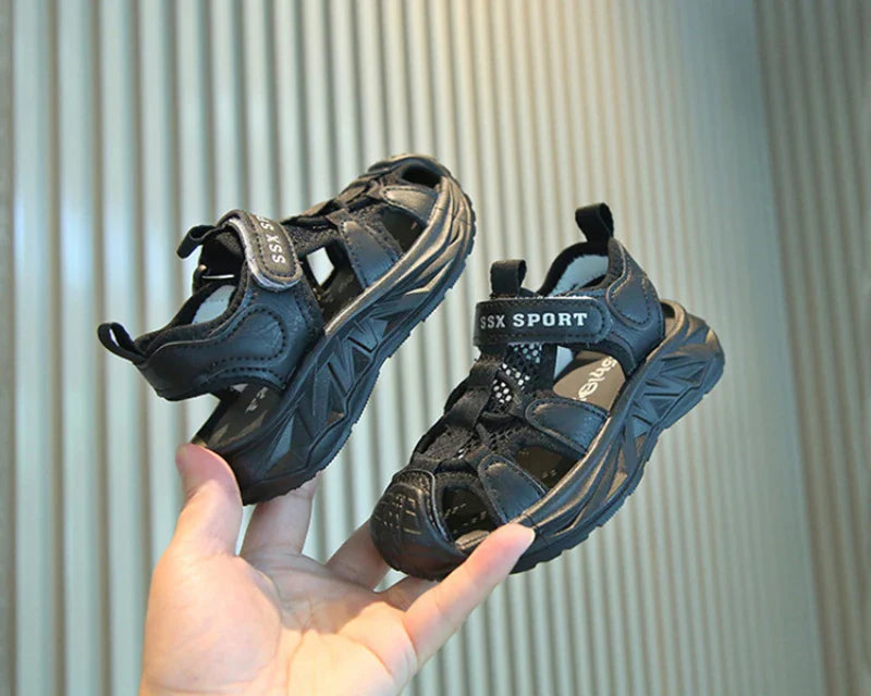 Kids Summer Breathable Mesh Sandals Boys Girls Closed Toe Sport Shoes With Magic Strap In Black And White For Toddlers Outdoor
