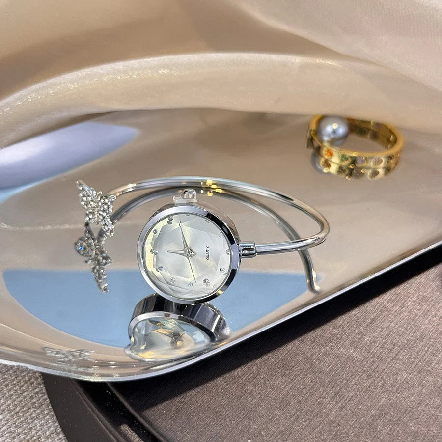 Romantic Butterfly Open Bracelet Luxury Fashion Ladies Quartz Watch Elegant Simple Wristwatch New Model Bestseller