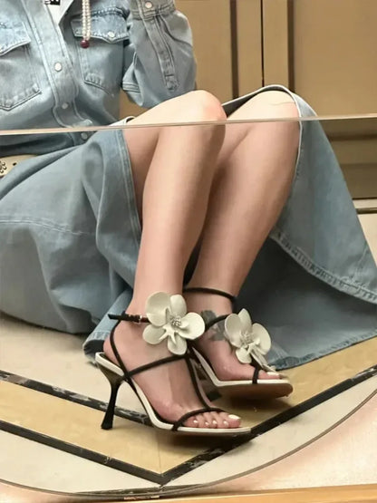 Elegant White Flower Decoration Heeled Sandals for Women Sexy Open Toe Ankle Strap Designer Shoes Fashion Wedding Bridal Shoes