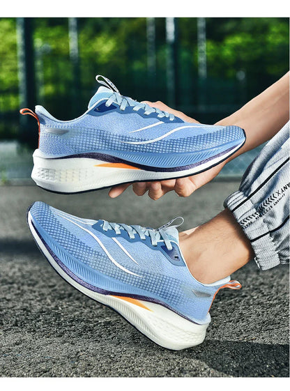 Sapatos de corrida esportivos casuais masculinos e femininos de moda com superfície de malha respirável, suporte de placa de carbono e sola de borracha resistente ao desgaste