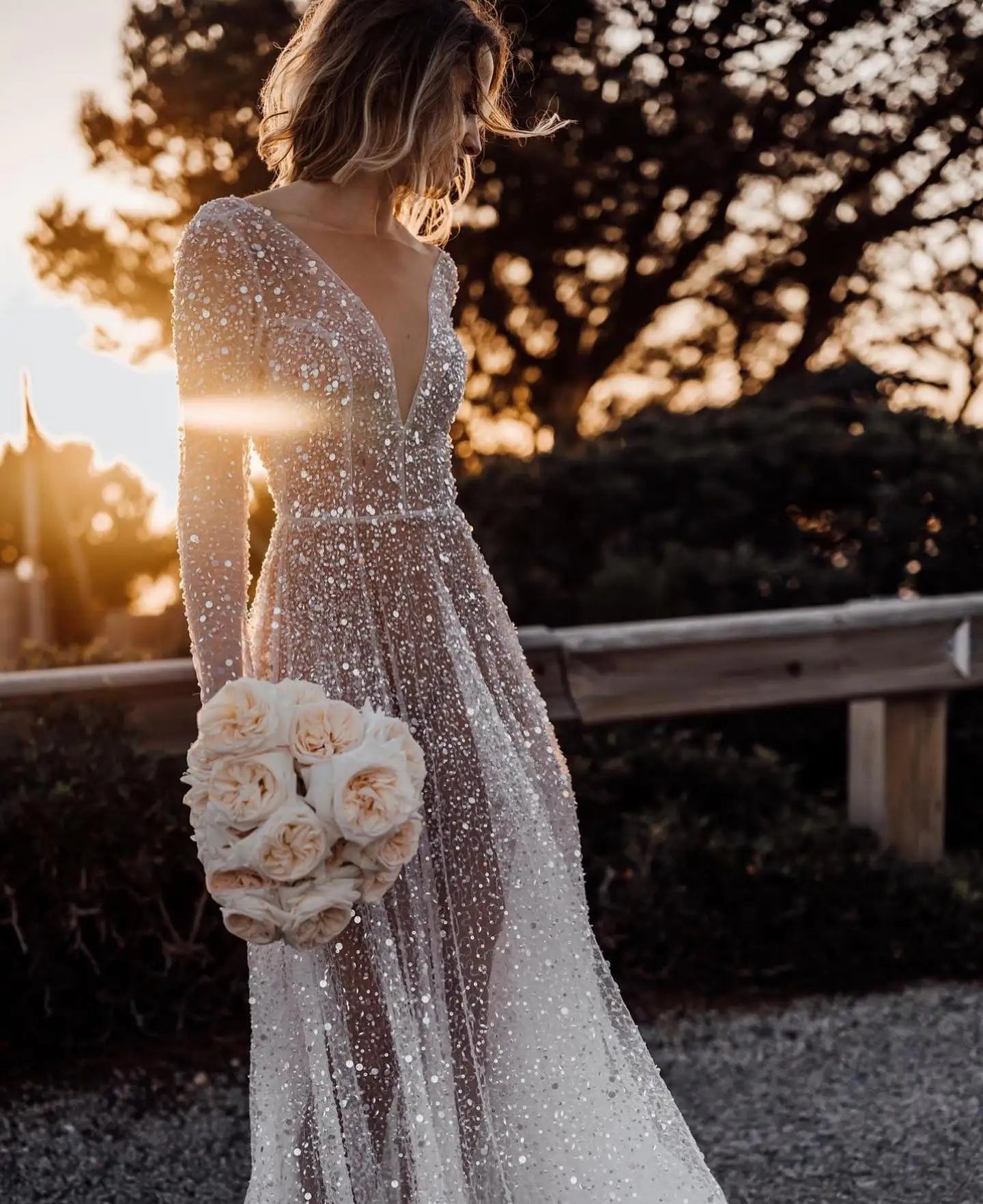 Stunning Beaded Sequined Long Sleeves V-neck Wedding Dresses Formal Party Grown Evening Dresses 2024 Rode De Morrie