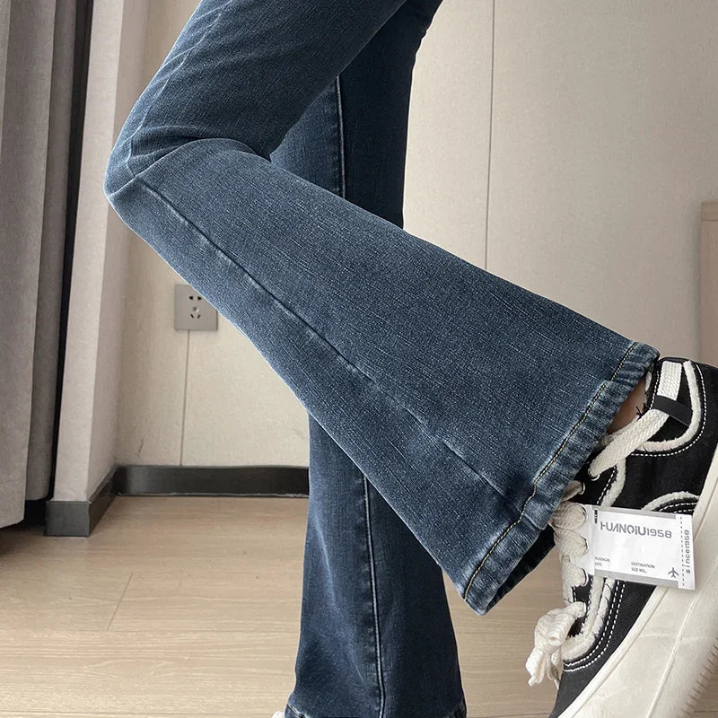 Fashion New Women Warm Plush Flared Jeans Thermal Fleece Loose Denim Pants Female High Waist Urban Straight Flare Trouser
