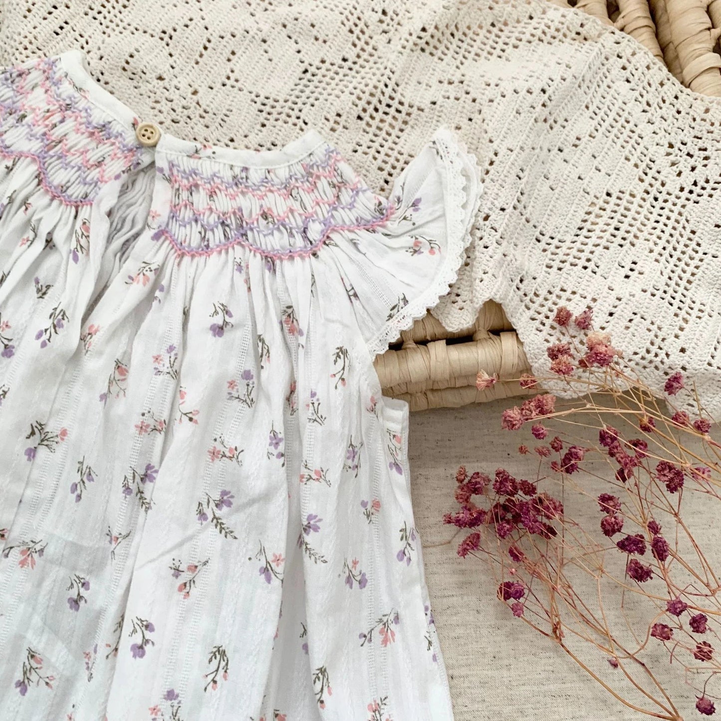 Smocked Ruffles Lace Girls Beach Dress Summer Soft Breathable Toddler Girls Clothing Children Holiday A-Line Dress Vestidos 2024