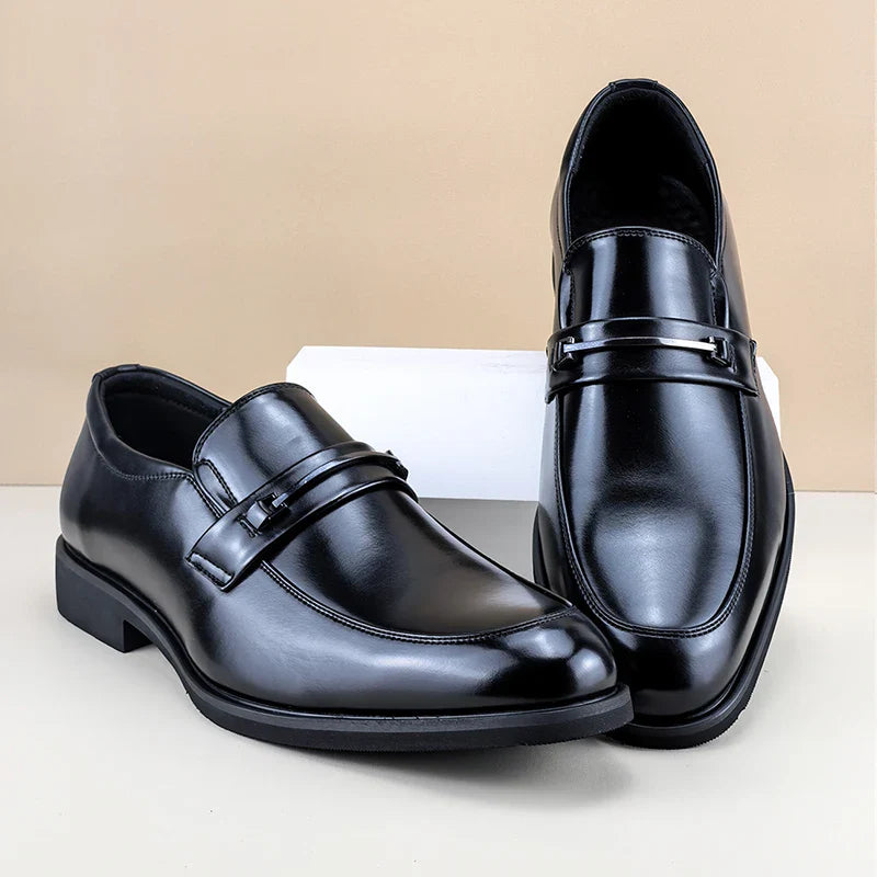 2025 New Metal Decorative Buckle Men's Slip On Loafers Banquets Comfortable Lightweight Non Slip Breathable Leather Shoes