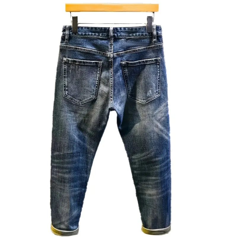 Calça Jeans Masculina Rasgada com Aplique de Urso e Detalhes de Strass, Modelo Retrô Solto Clássico, Marca Tendência Streetwear