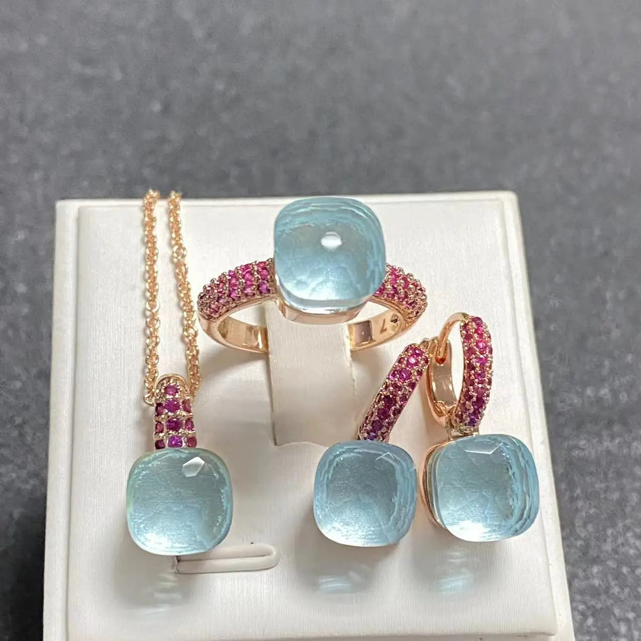 Conjunto de Joias Femininas 3 Peças - Anel, Brincos e Colar Banhados a Ouro Rosé com Zircônia Roxa Incrustada