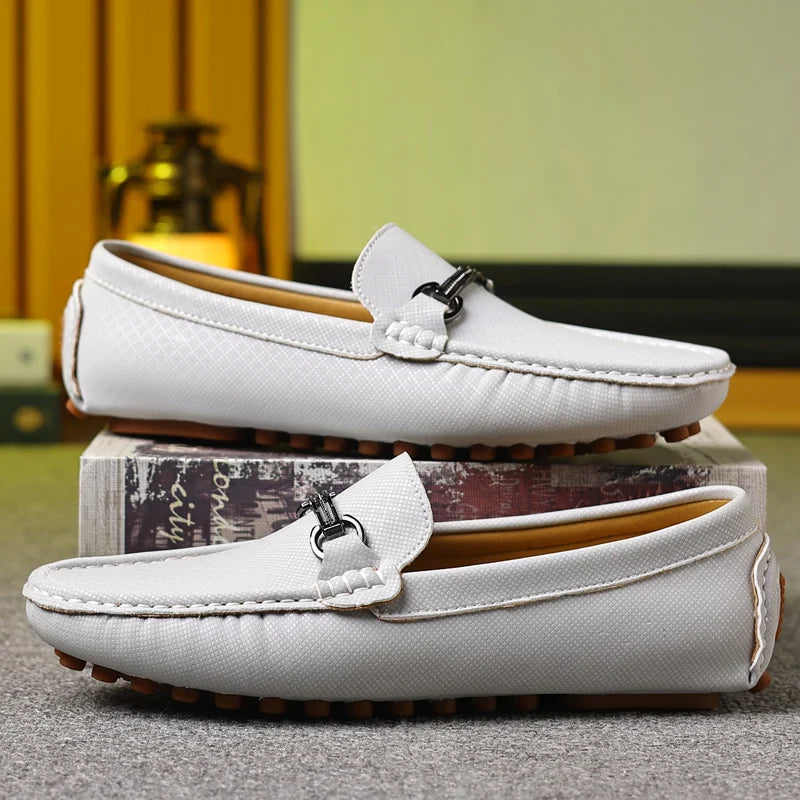 Sapatos de Couro Fashion Sapatos de Negócios Mocassins Pretos Leves Slip On para Homens Sapatos de Couro Elegantes Casuais para Festa e Casamento