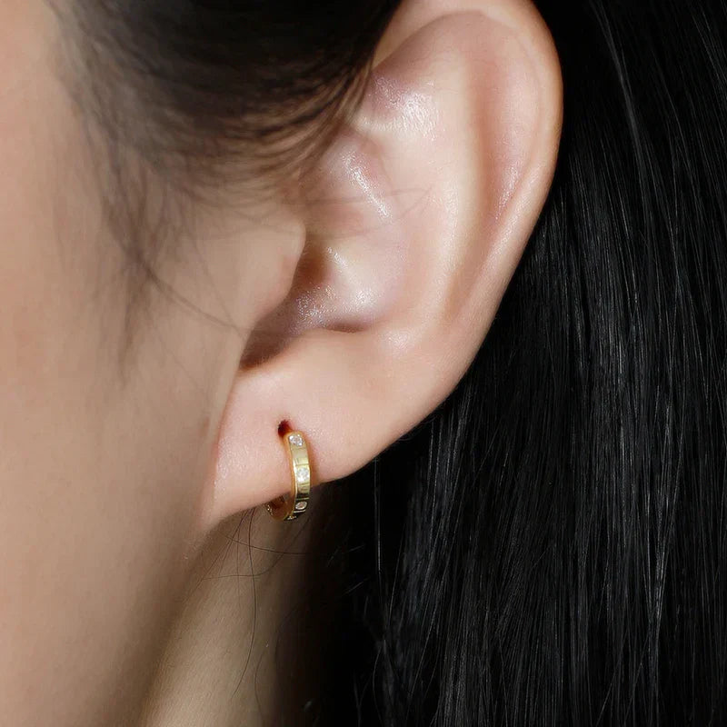 925 Sterling Silver Simple Stripes Shiny Zircon Huggies Hoops Earrings for Women Fashion Unisex Punk Jewelry Ear Buckle
