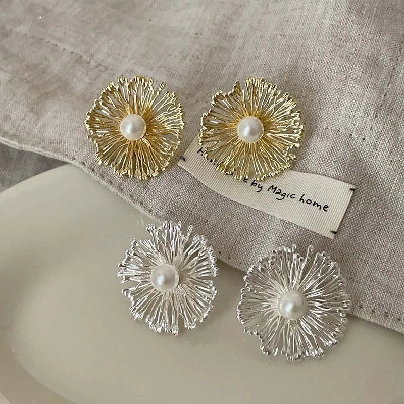 Exaggerated Metal Flowers Pearl Stud Earrings For Women Fashion Gold Color Hollow Round Temperament Earrings Jewelry Party Gifts