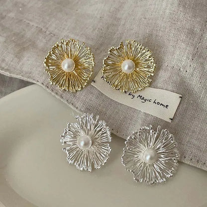 Exaggerated Metal Flowers Pearl Stud Earrings For Women Fashion Gold Color Hollow Round Temperament Earrings Jewelry Party Gifts
