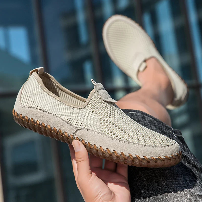 Breathable Men Casual Shoes Lightweight Outdoor Male Walking Shoes Anti-slip Men's Sneakers Slip on Flats Vulcanized Shoes 2025