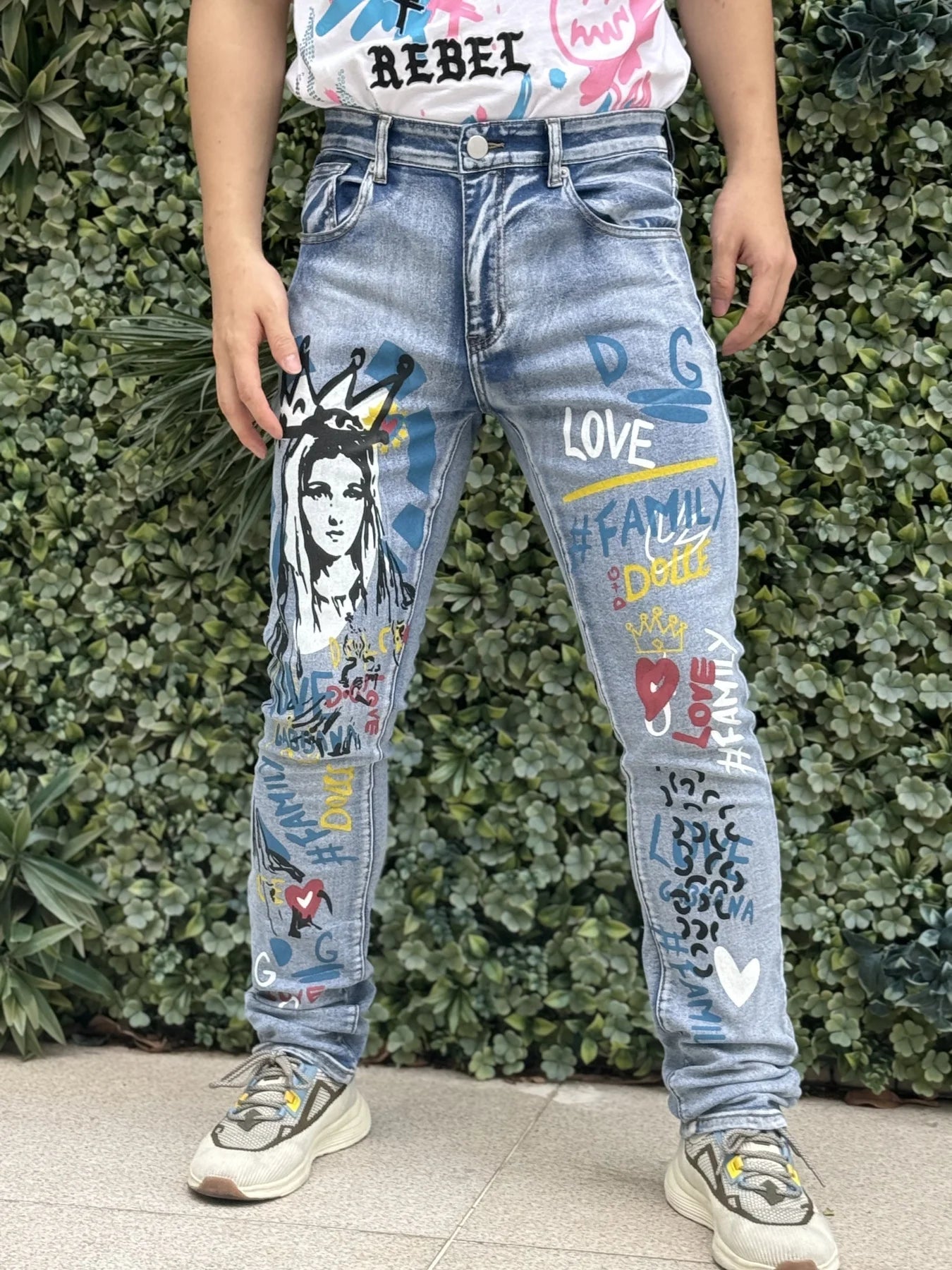 Calça Jeans Masculina Estampada Elegante   Cor Azul Claro Clássica e Versátil   Adequada para Todas as Estações e para a Moda Urbana