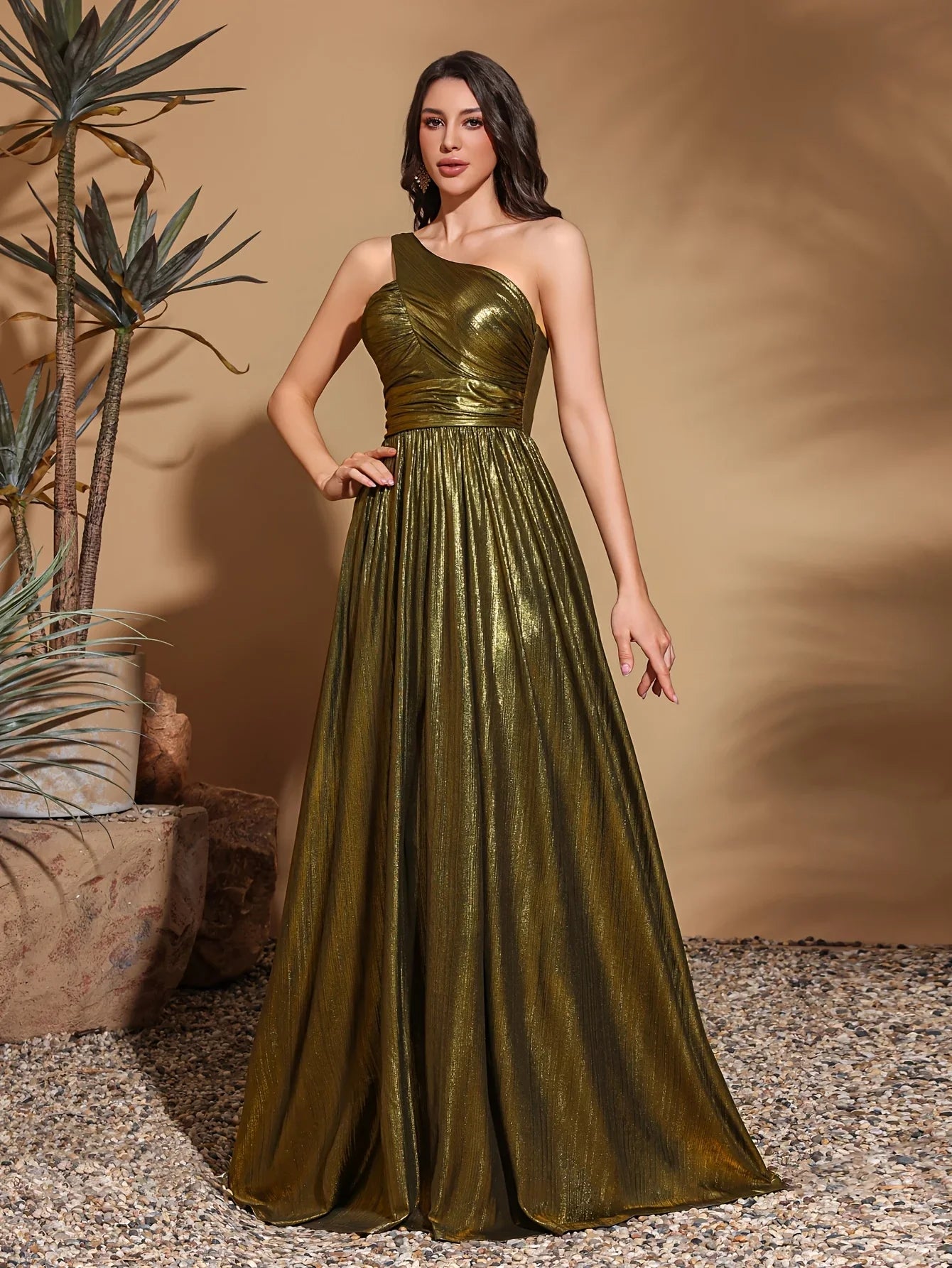 One-shoulder pleated two-sided glossy strapless wedding dress
