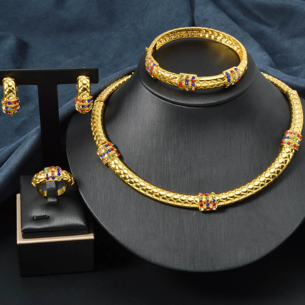 Luxury 18k Gold-Plated Women's Jewelry 4-Piece Round Necklace Bracelet Earrings Ring Gold Classic Dubai Wedding Gift