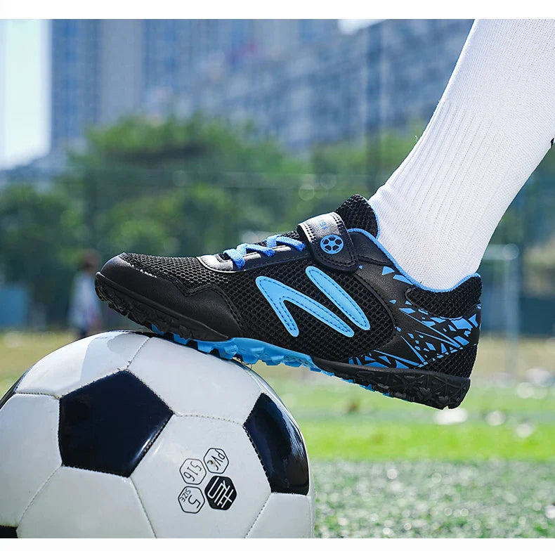 New Children Soccer Shoes Cleats Boys Football Boots TF Breathable Ultralight Grass Training Fast Athletic Sneakers 28-39