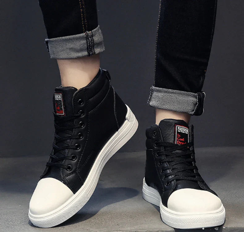 2025 new  Breathable soft sole Men's Casual Sports Shoes Korean Fashion Student jogging shoes youth board shoes