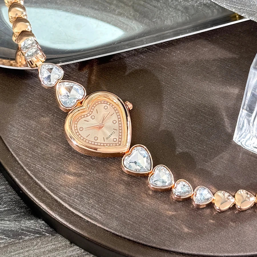 Women's heart-alloy case Sparkly cute heart-shaped glass rhinestone bracelet Elegant stylish quartz watch
