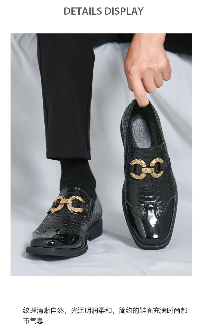 A man with a square-headed fish-scale patterned shiny leather shoe walked the runway in a formal business Derby groom's shoes