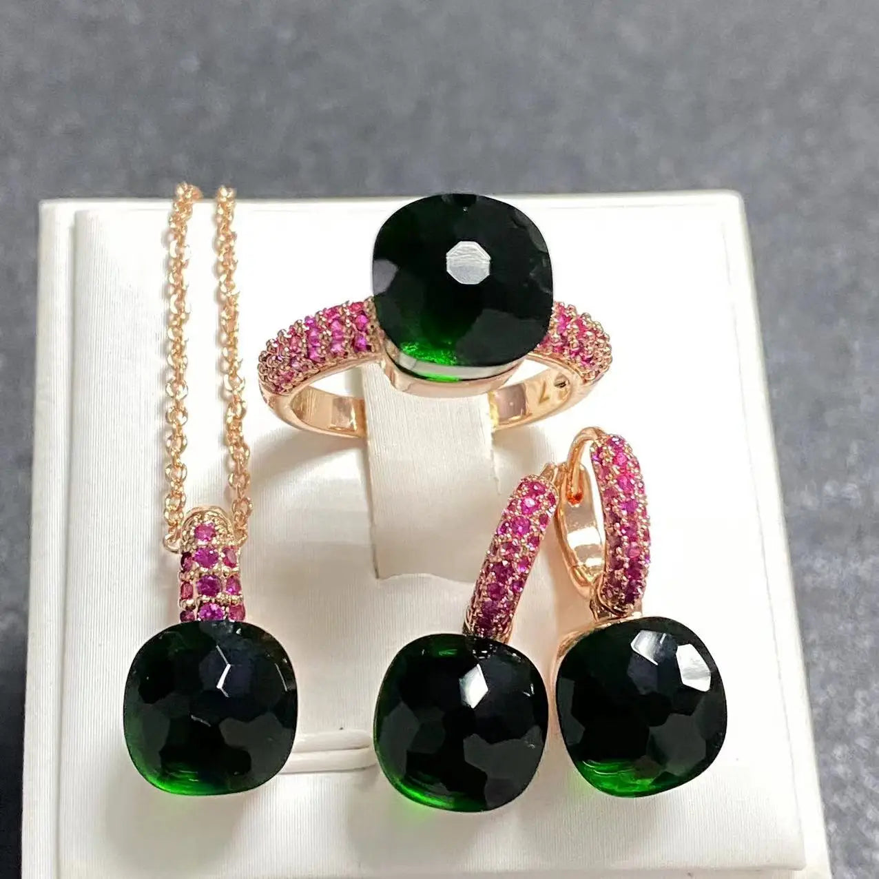 Conjunto de Joias Femininas 3 Peças - Anel, Brincos e Colar Banhados a Ouro Rosé com Zircônia Roxa Incrustada