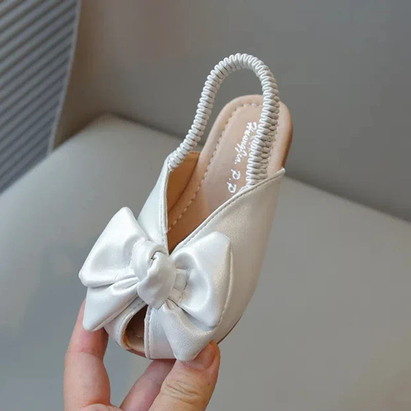 Summer Girl’s Sandals Peep Toe Elastic Band Sliver Beige Kids Sliders Bowknot Graceful Flexiable Trendy Children Shoes Flat