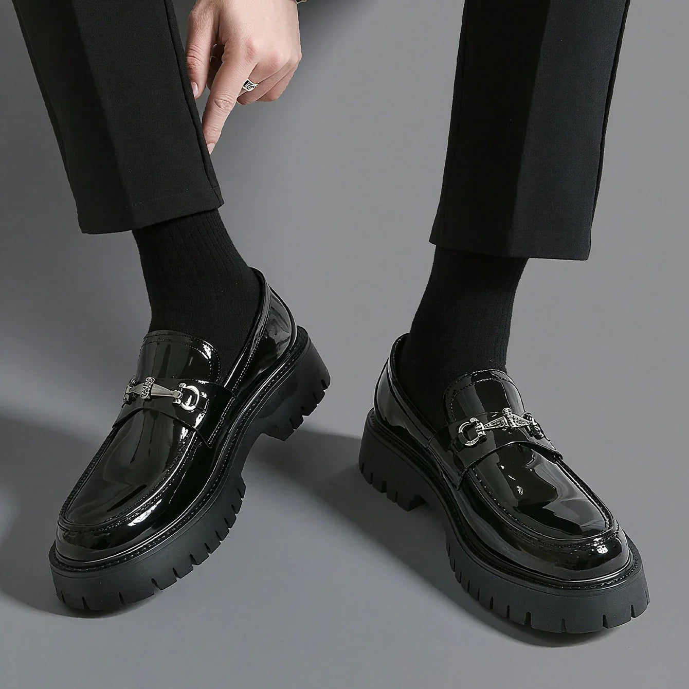 Europe Fashion Thick Sole Men's Penny Loafers Slip-On Business Dress Shoes Gentleman Glossy Buckle Formal Party Black Shoes