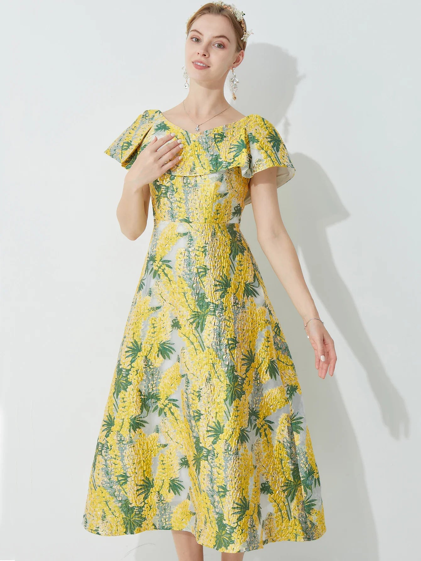 French Embellished Jacquard Dress for Women Waist-Cinching Slim-Fit Midi Dress with 3D Jacquard Perfect for Banquets