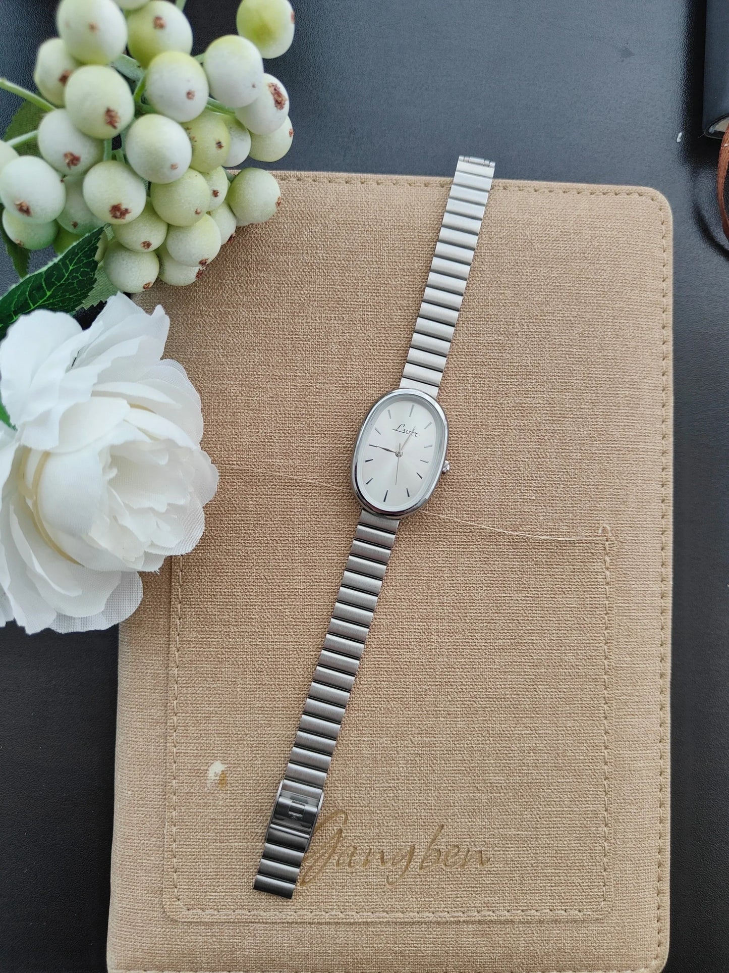 1 Piece of New Fashion Gold Bracelet Women's Watch Retro Luxury Fashion Simple Elegant Accessible Luxury Elegant Versatile Watch Women's Quartz Watch