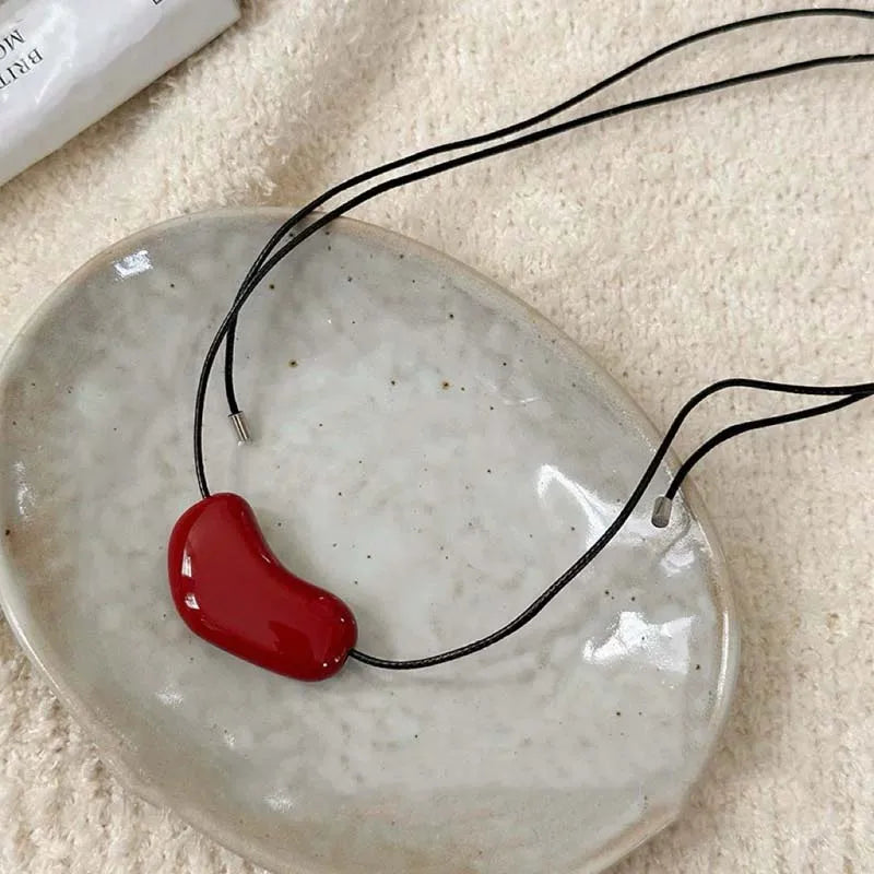 Luxury Irregular Red Enamel Heart Pendant Necklaces for Women Fashion Adjustable Black Rope Sweater Chain Necklaces Jewelry ﻿