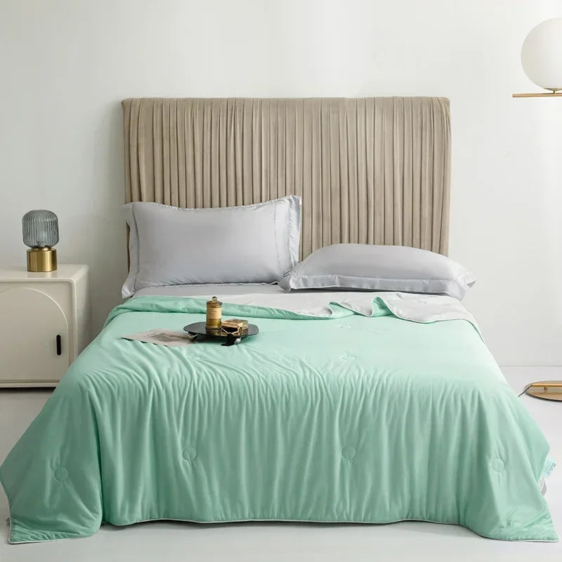 High Quality Cooling Blankets Smooth Air Condition Comforter Lightweight Summer Quilt with Double Side Cold & Cooling Fabric