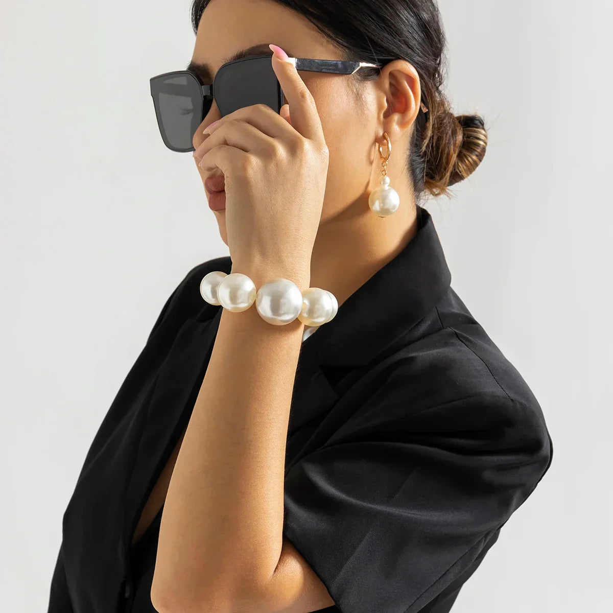 Exaggerated Big Imitation Pearls Choker Necklace Women Personality Elegant White Pearl Beaded Bride Jewelry 2025