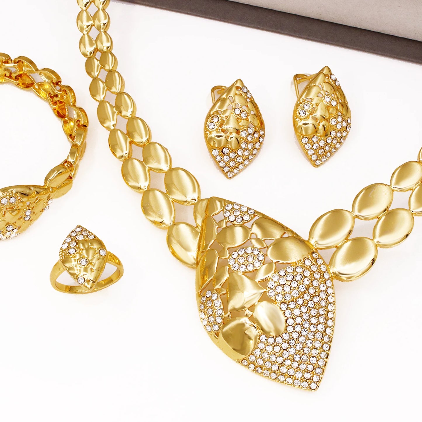 Quality Women Jewelry Sets Luxury Design Dubai Trending Gold Color Necklace Earrings Ring Bracelet Wedding Party Gift