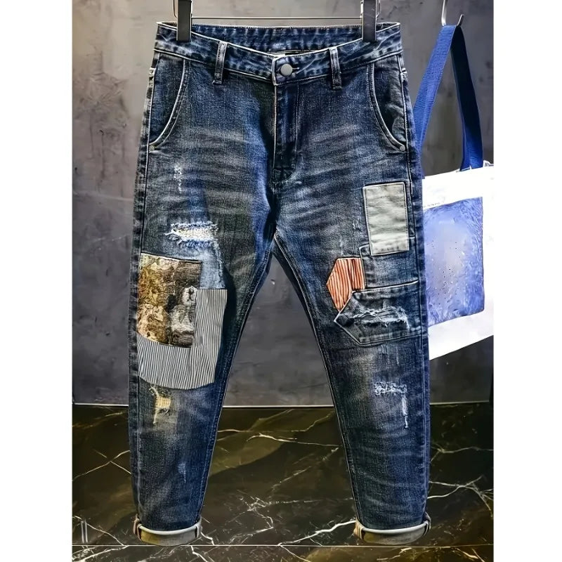 Calça Jeans Masculina Rasgada com Aplique de Urso e Detalhes de Strass, Modelo Retrô Solto Clássico, Marca Tendência Streetwear