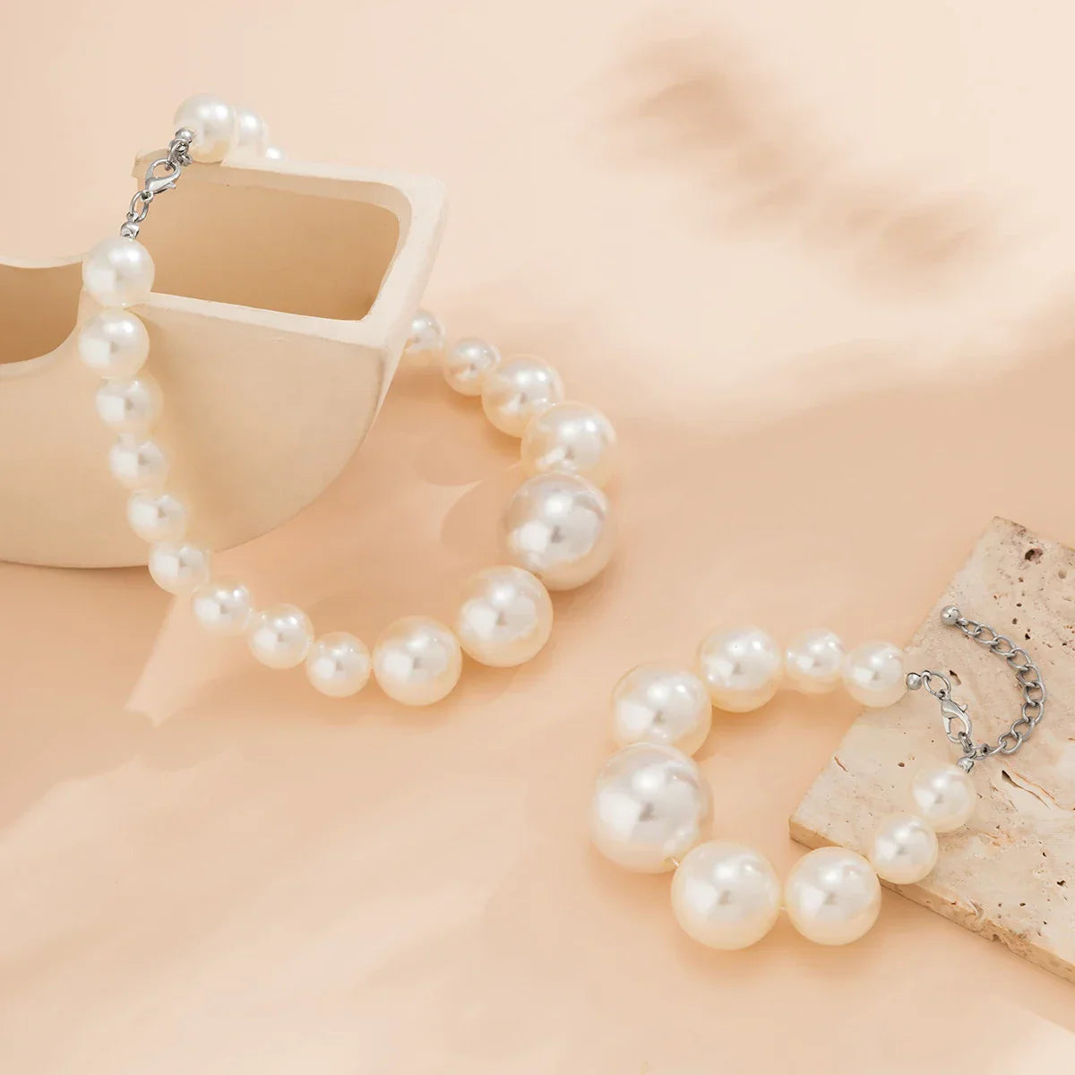 Exaggerated Big Imitation Pearls Choker Necklace Women Personality Elegant White Pearl Beaded Bride Jewelry 2025