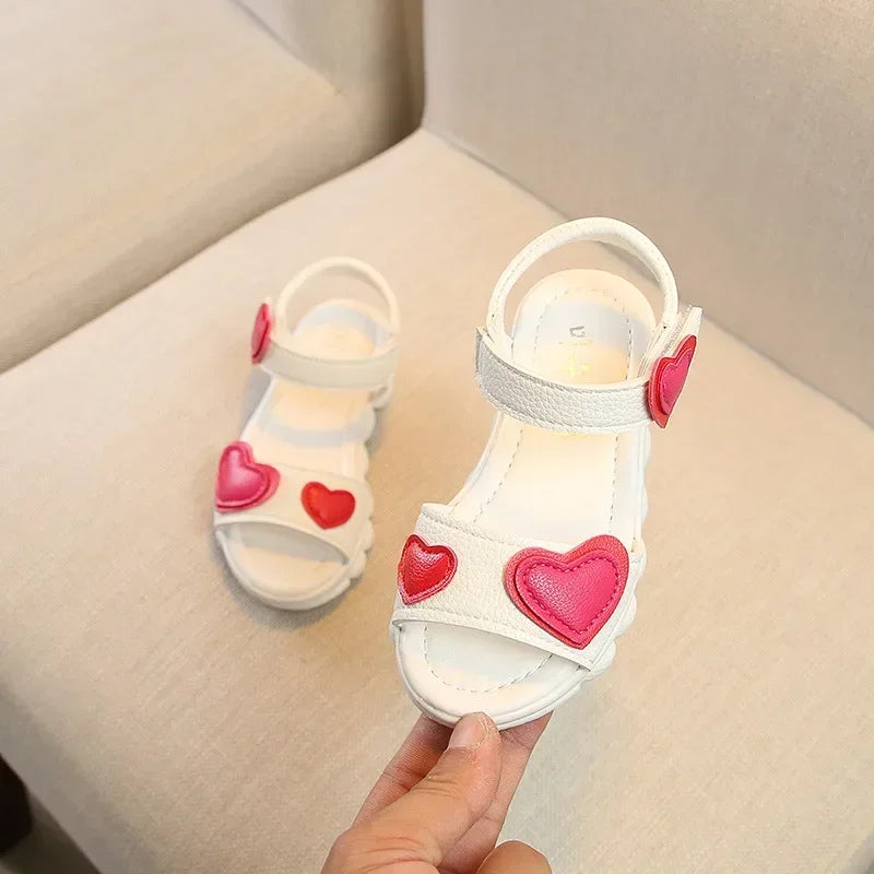 Lovely Heart Shape Children Sandals for Girls 2026 Summer Open Toe Sandals Kids Girls New Arrival Baby Girl Beach Shoes I03123