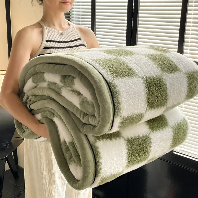 New Grade A Half-sided Velvet Autumn Winter Keep Warm Blankets for Bed Soft Fluffy Warmth Sofa Blanket Shawl Napping Blankets