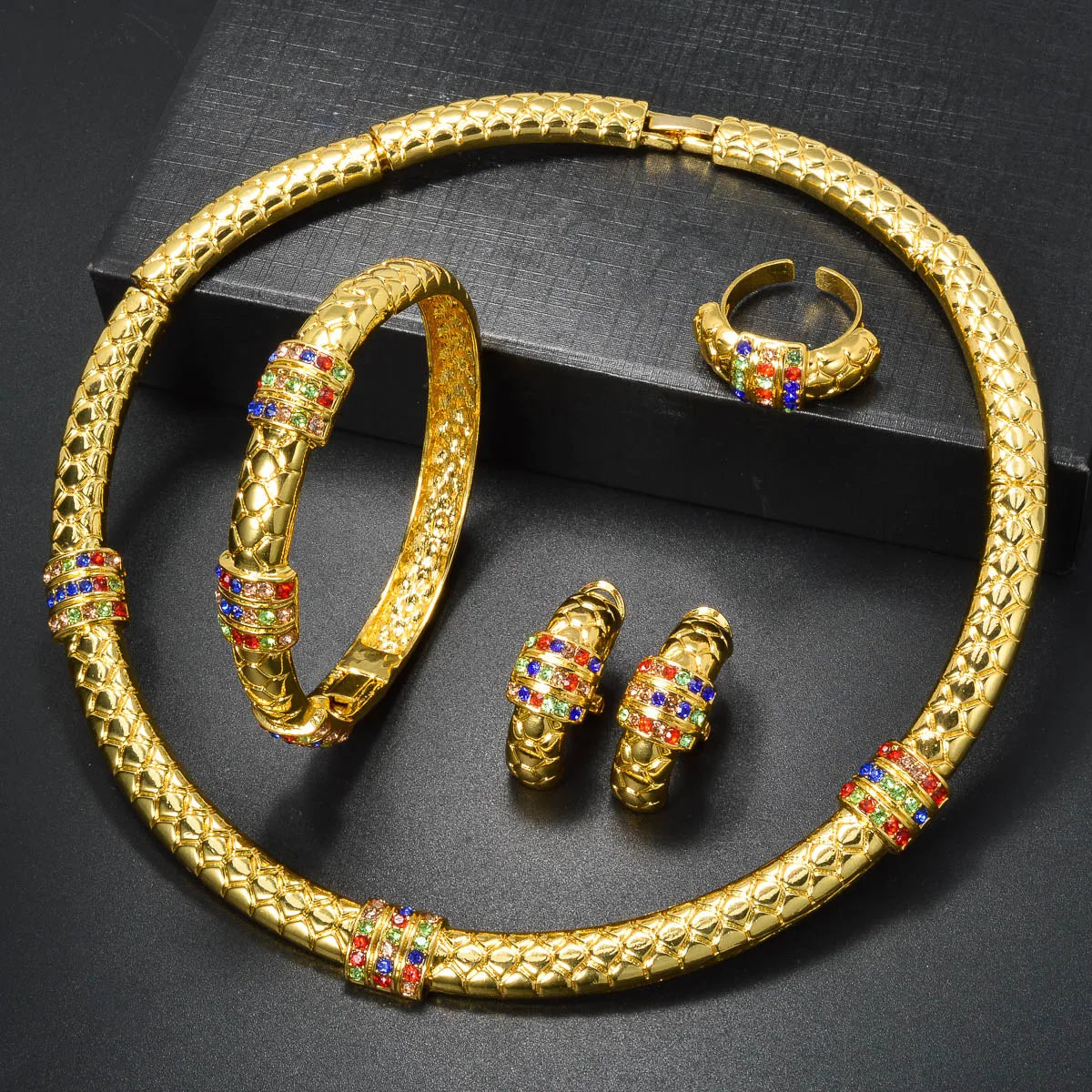 Luxury 18k Gold-Plated Women's Jewelry 4-Piece Round Necklace Bracelet Earrings Ring Gold Classic Dubai Wedding Gift