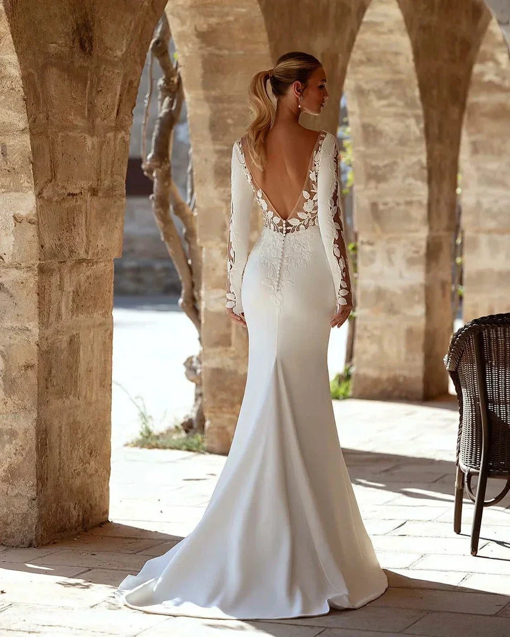 Customized Graceful V-Neck Mermaid Satin Wedding Dresses Long Sleeves Lace Appliques Bridal Gowns Sexy Backless Wedding Dress