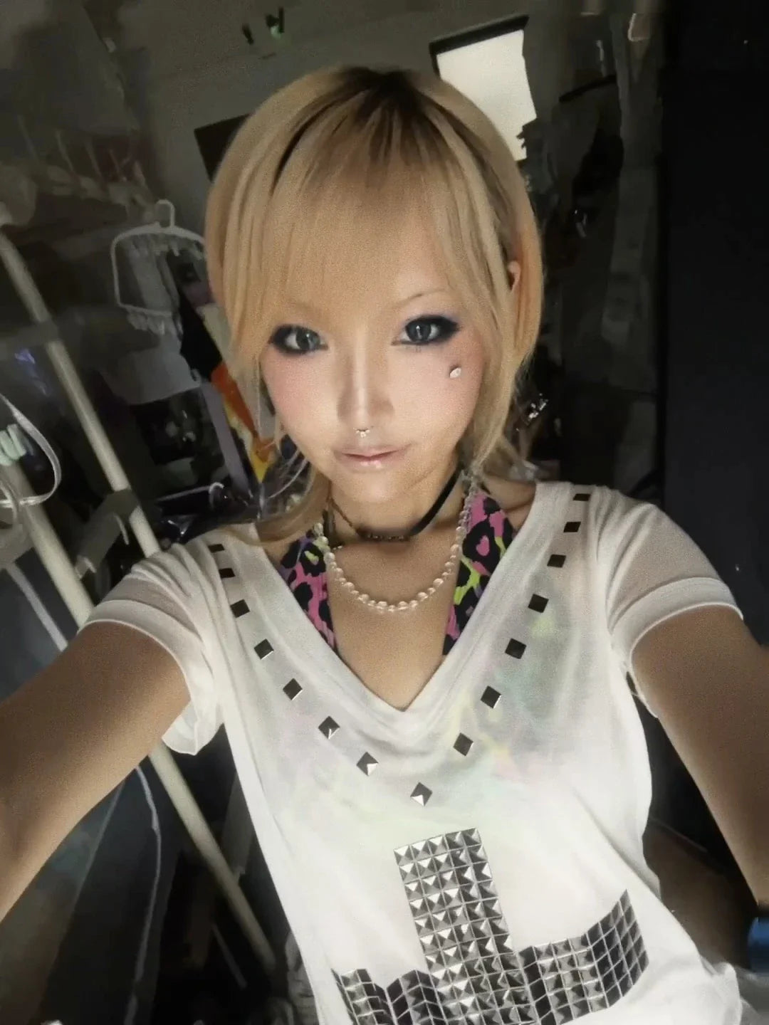 Karrram Camiseta Japonesa Y2k com Estampa de Cruz Metálica Vintage Harajuku Manga Curta Translúcida Tops Trashy Anos 2000 Gola V Streetwear Grunge