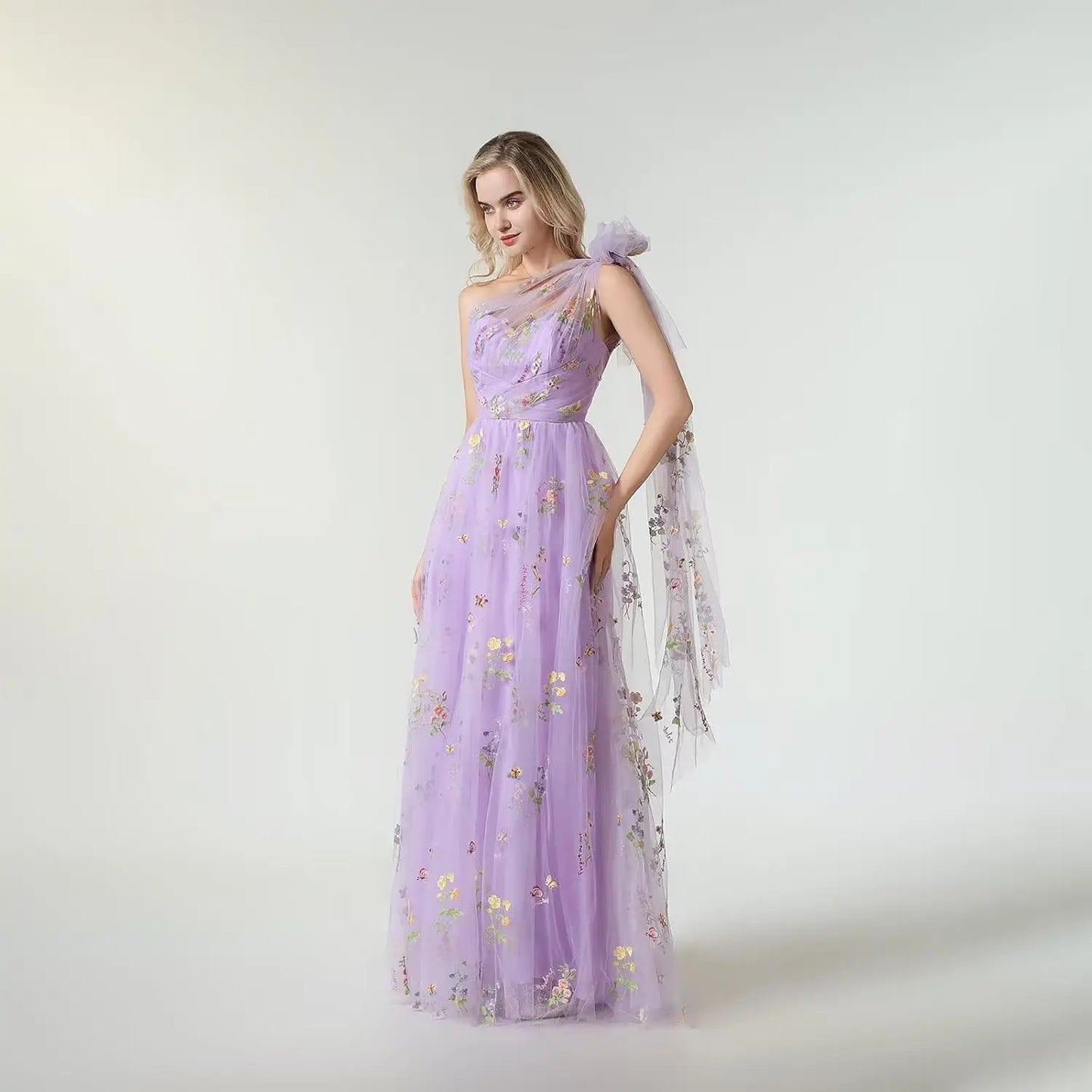 Vestido Longo de Formatura Feminino Elegante de Um Ombro Só com Bordado Floral em Tule, Modelo Godê para Festas de Gala