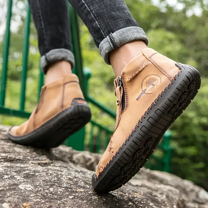 Sapatos Masculinos Clássicos de Couro Feitos à Mão, Design com Zíper, Tênis Esportivos para o Ar Livre, Sapatos Casuais Respiráveis com Elástico, Botas Masculinas de Couro no Tornozelo