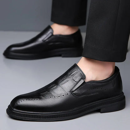2026 Spring Autumn New Designer Brogue Shoes for Men Fashion Business Casual Shoes Male Solid Color Leather Shoe Loafers Man