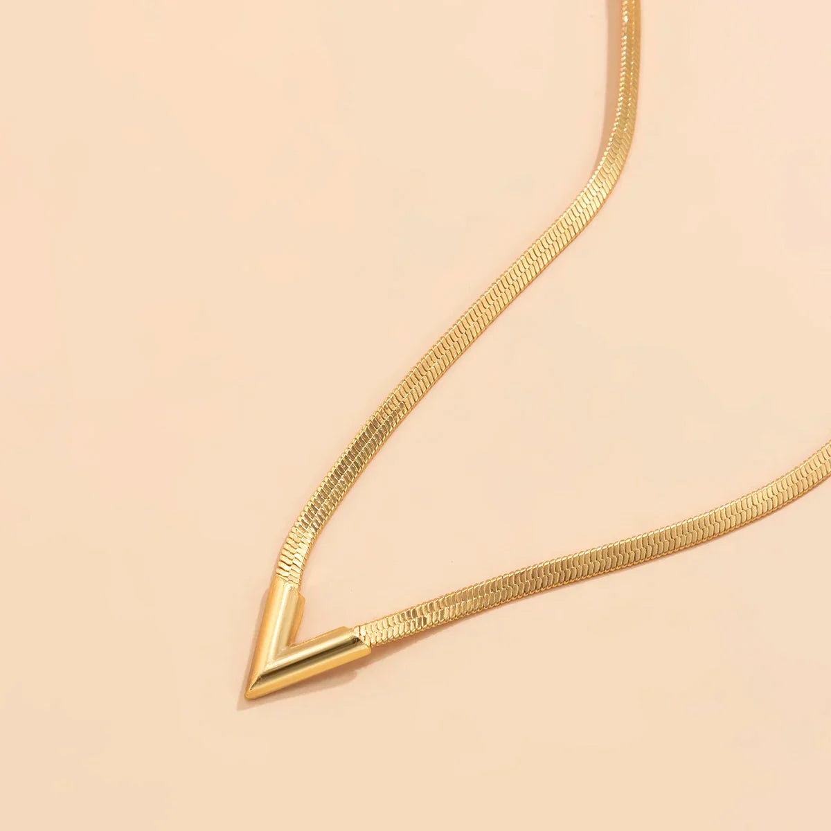 Fashion Simple Flat Snake Clavicle Chain Necklace Men Creative V Shape Pendant Choker Party Jewelry Accessories Gifts