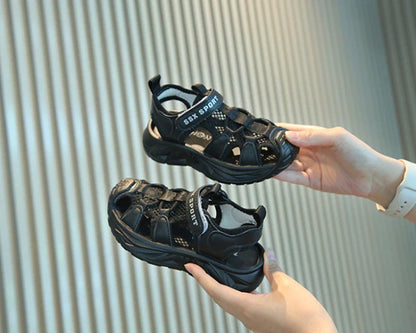 Kids Summer Breathable Mesh Sandals Boys Girls Closed Toe Sport Shoes With Magic Strap In Black And White For Toddlers Outdoor