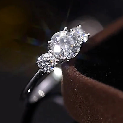 925 Silver Ladies Fashion Engagement Rings Round Cut 6.5mm/8mm Moissanite Three Stone Ring for Women Wedding Jewelry