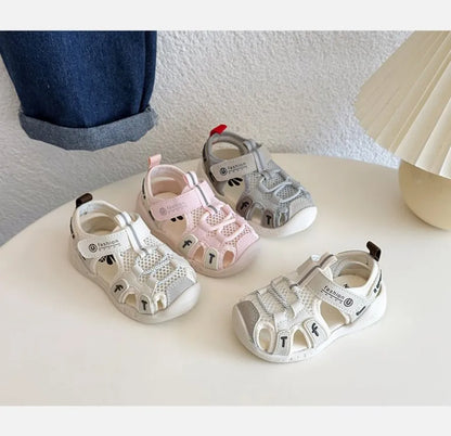 2026 Summer New Style Boys' and Girls' Sandals, with mesh design, providing dry and breathable comfort and anti-slip soles.