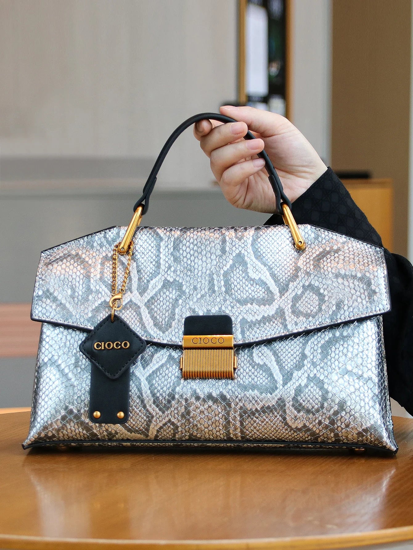 2025 new retro blue snake-shaped high-grade handbag fashion luxury luxury handbag lightweight large-capacity one-shoulder messen