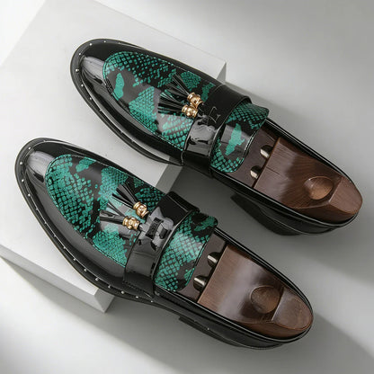 Men's Business Formal Slip-On Loafers Pointed Toe Patent Leather Shoes with Shiny Tassel & Snake Print, Suitable Office Party