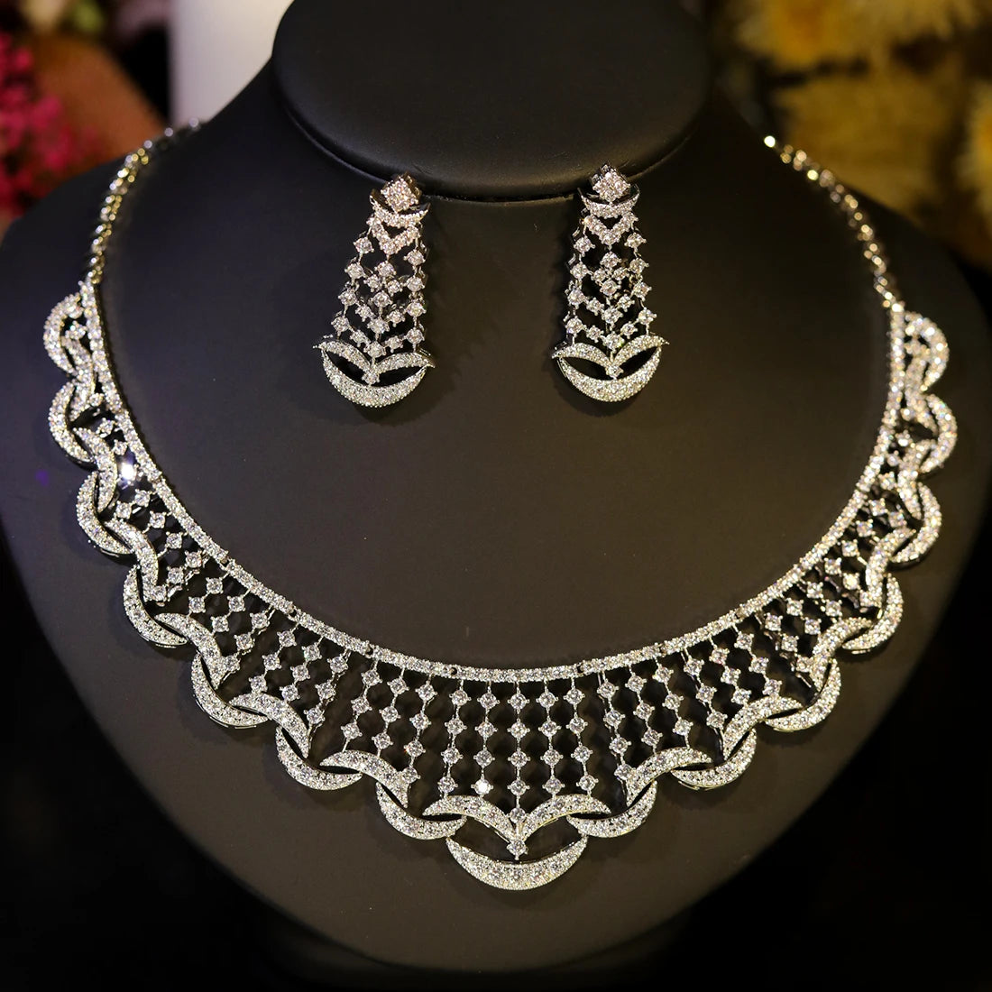 Elegant Hollowed-out Design CZ Bridal Necklace High Quality Jewelry Light luxe Zircon Jewelry Set Ornaments Dress Accessories